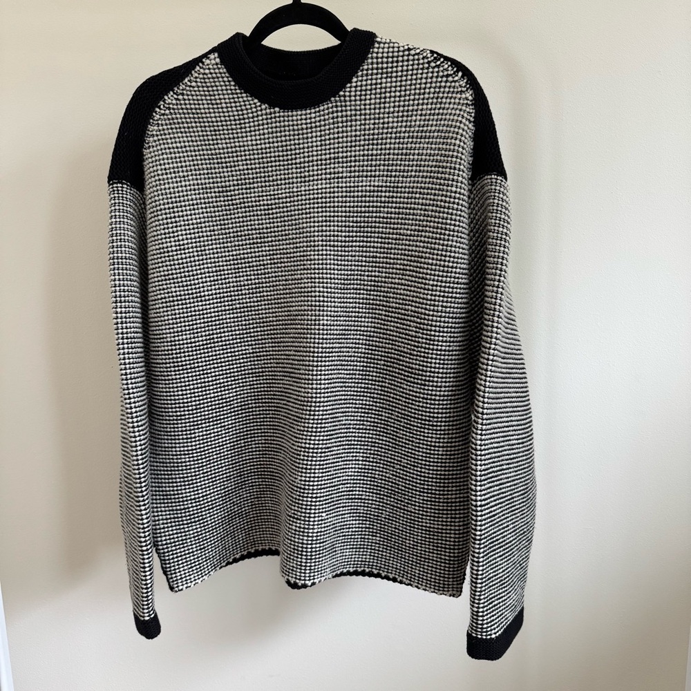 Men's Black & White Knit Sweater - Classic Crewneck